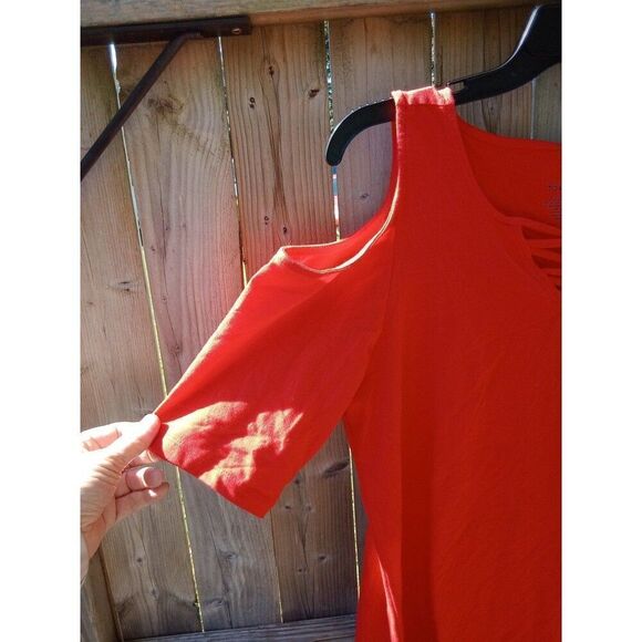 Torrid Red Strappy Foxy Tee Cold Shoulder T-Shirt Women's 2 (2X 18/20) #14777235 - Picture 6 of 8
